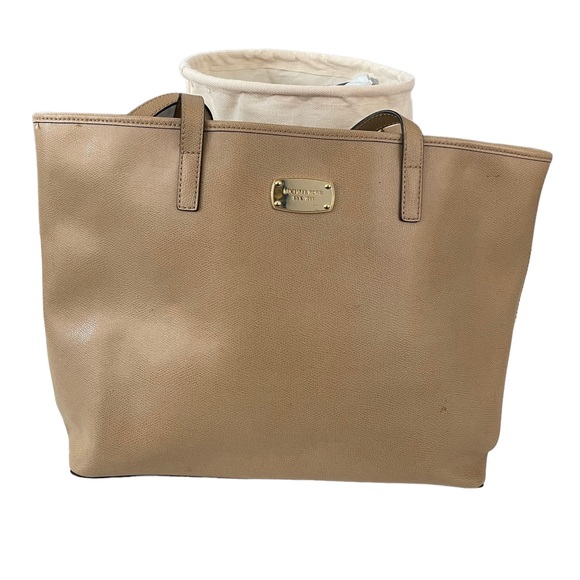 Michael Kors Handbags - Michael Kors Large Tan Beige Tote Bag Multi Compartment Interior Zipper Pockets